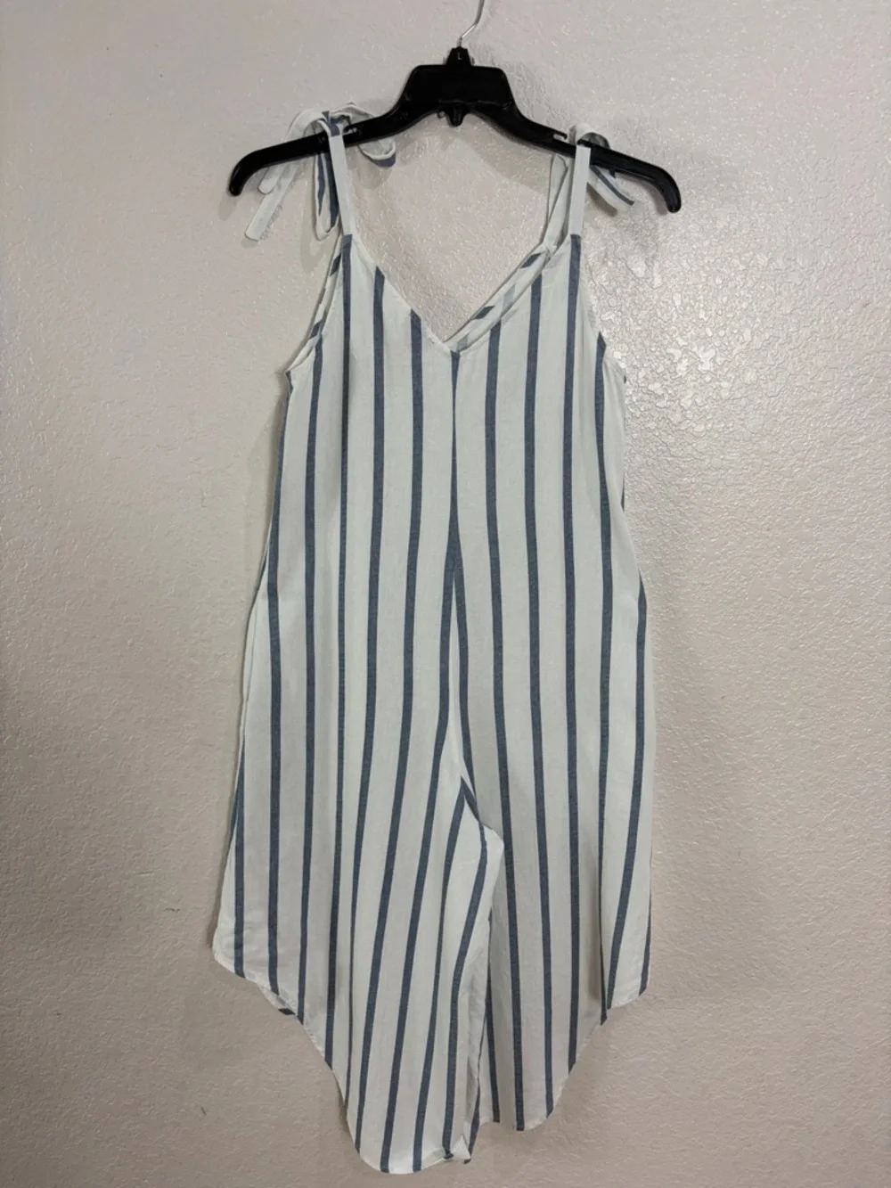 VINCE CAMUTO,size S,Sleeveless Striped Tie-Shoulder Jumpsuit - Blue & White - Picture 7 of 16